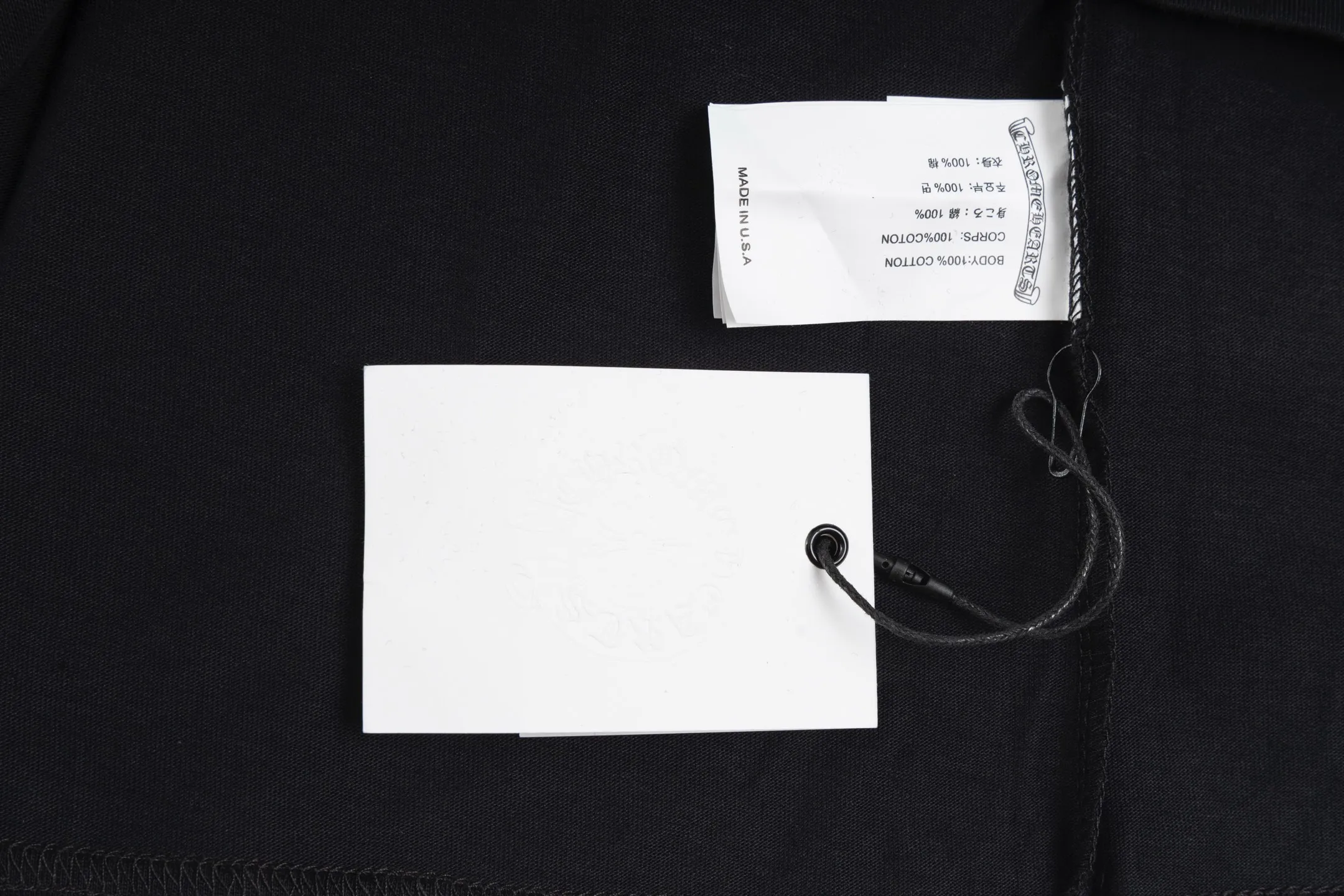 🅿️320 [Exclusive supply] CH Crow Heart Neck Sanskrit Long Sleeve (Black) The fabric is lightly brushed cotton 180g fabric. The upper body is super skin-friendly and soft. The original main label wash mark, silver thread anti-counterfeiting laser, purchased the original version to develop 1:1 restoration, glue printing is consistent with the original version. They are all black and cyan (green light), not the ordinary black fake version in the market. The collar thread is also dyed in the same vat. Size:S/M/L